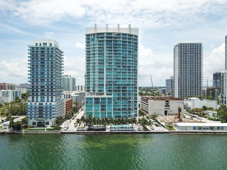 665 NE 25th St, Unit 2105 in Miami, FL - Building Photo