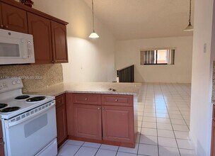 7880 W 29th Way in Hialeah, FL - Building Photo - Building Photo