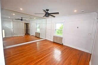 57 Netherwood Dr in Albertson, NY - Building Photo - Building Photo