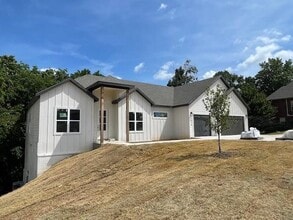 1975 Collins Dr in Pea Ridge, AR - Building Photo - Building Photo