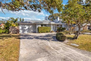 14863 Sunset Dr in Largo, FL - Building Photo