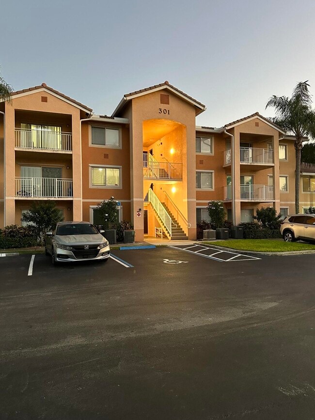 property at 301 SW Palm Dr