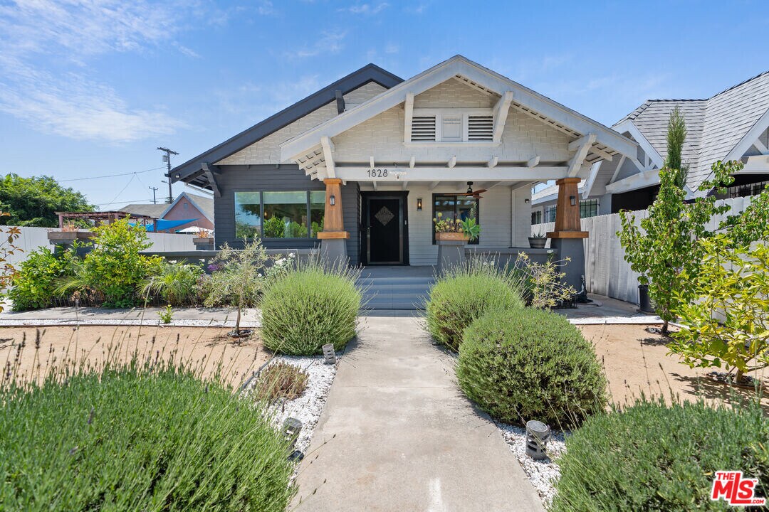1828 W 47th St in Los Angeles, CA - Building Photo