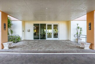 Longboat Harbor Towers in Longboat Key, FL - Building Photo - Building Photo