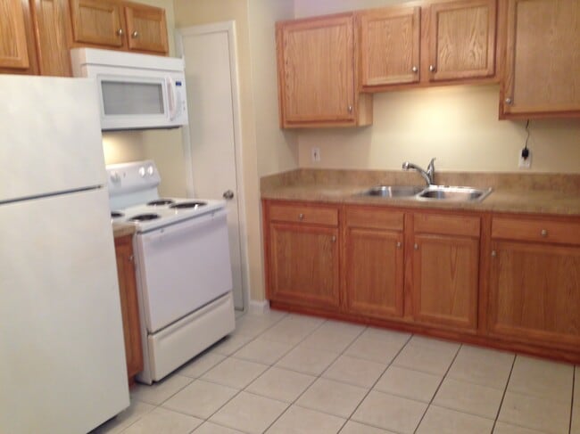 2841 Carleon Rd in Jacksonville, FL - Building Photo - Building Photo