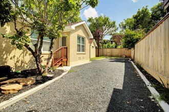 2401 Eagle St in Houston, TX - Building Photo - Building Photo