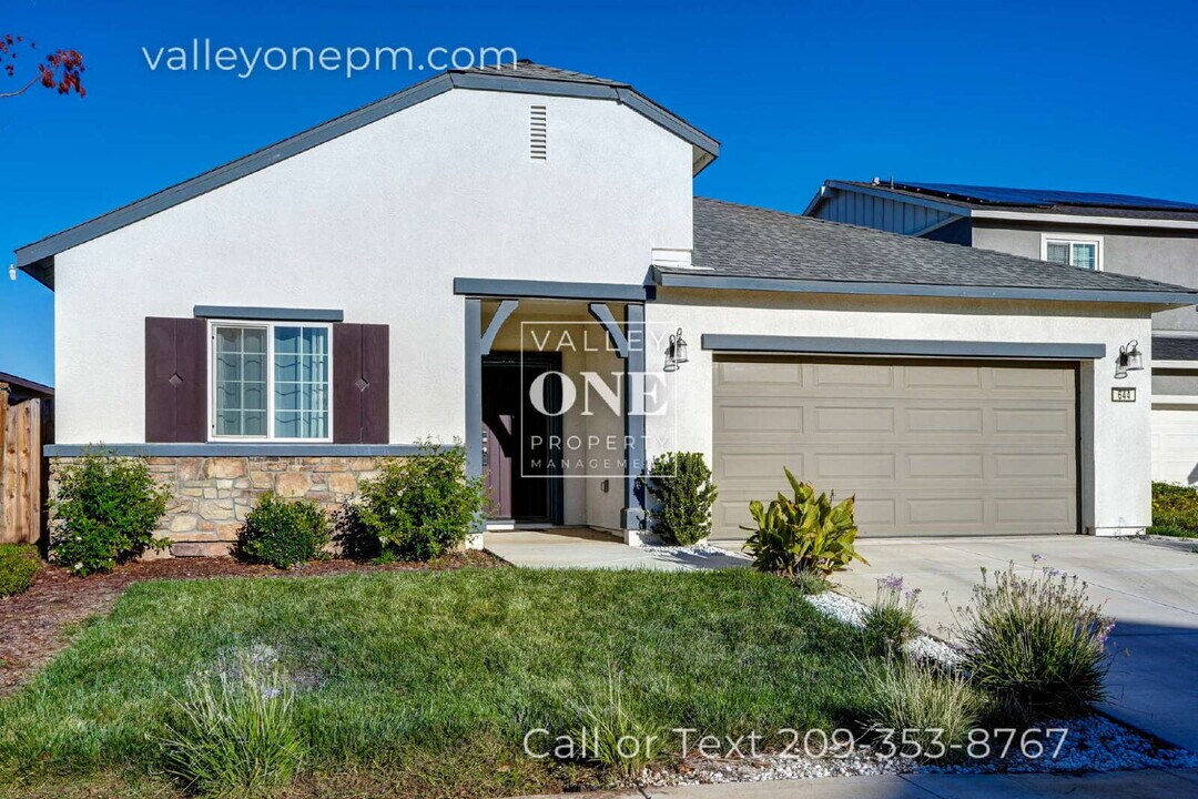 644 Cheshire Dr in Patterson, CA - Building Photo