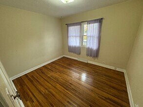 1153 Oregon St in Waterloo, IA - Foto de edificio - Building Photo