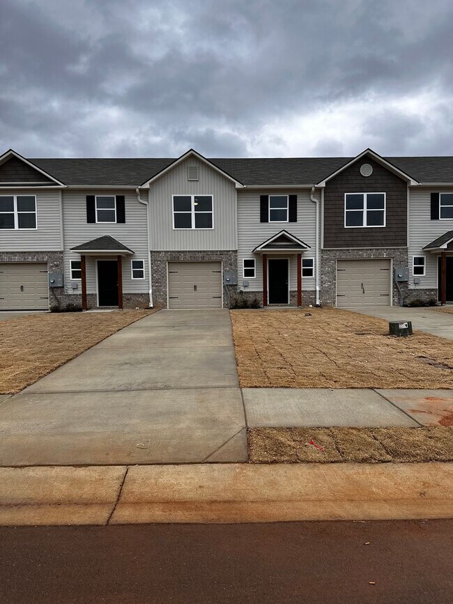 131 Hill Ln in Lincoln, AL - Building Photo - Building Photo