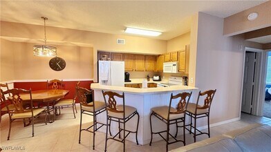 15590 Ocean Walk Circle in Ft. Myers, FL - Foto de edificio - Building Photo