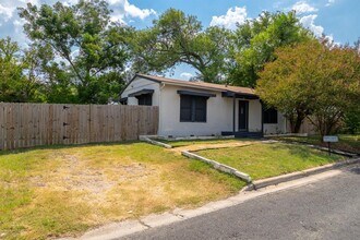 5201 Chico St in Austin, TX - Building Photo - Building Photo