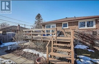 901 Crocus Crescent in Whitby, ON - Building Photo - Building Photo