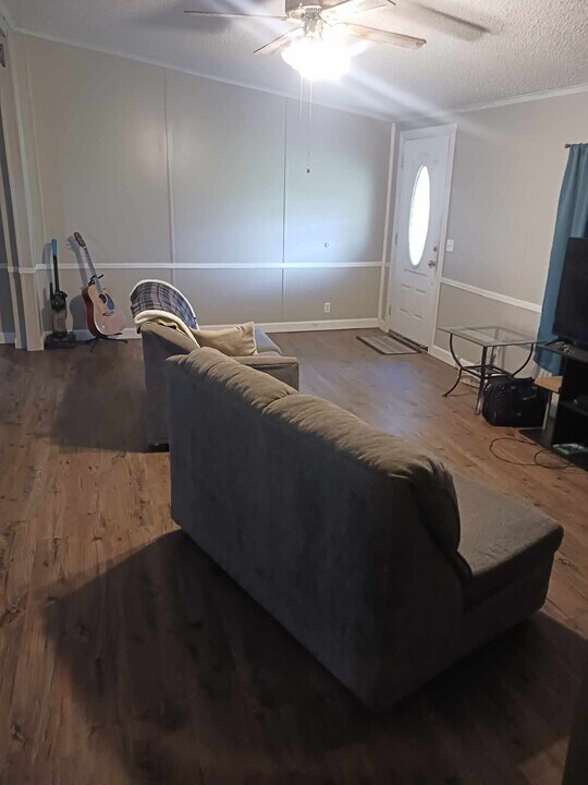415 N McComb St in Rich Hill, MO - Building Photo