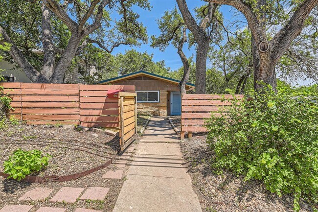 1014 Reagan Terrace in Austin, TX - Building Photo - Building Photo