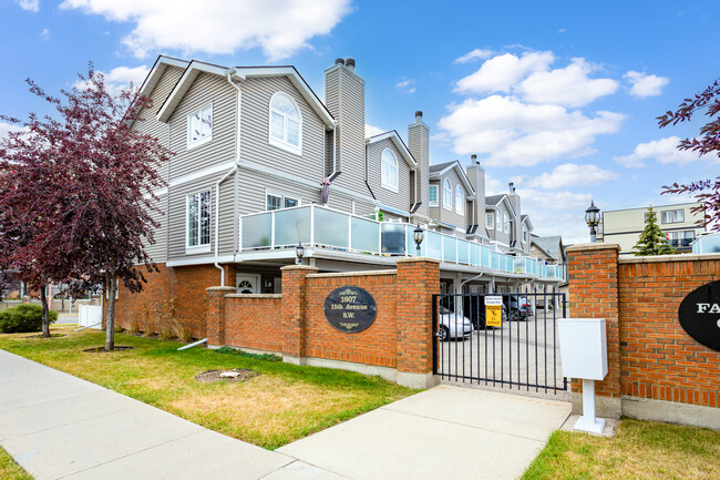 1607 11 Av SW in Calgary, AB - Building Photo - Primary Photo