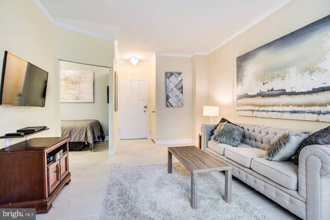 property at 1021 Arlington Blvd