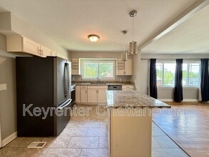 7813 Holiday Hills Cir in Chattanooga, TN - Foto de edificio - Building Photo