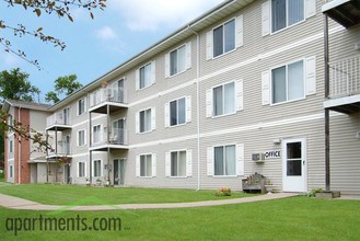 Ottumwa Heights Apartments in Ottumwa, IA - Building Photo - Building Photo