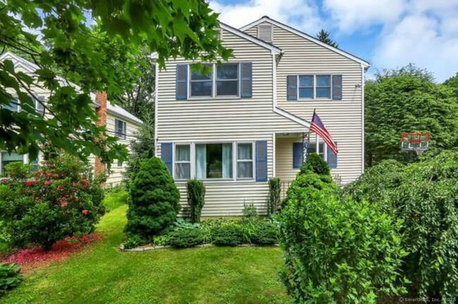 233 Hoyt St in Darien, CT - Building Photo - Building Photo