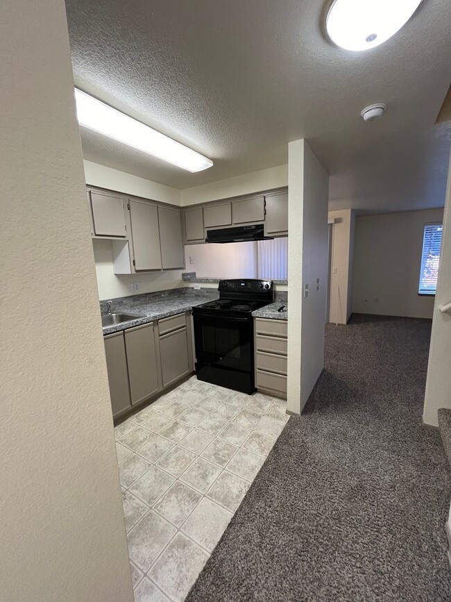 2768 NE Mesa Ct-Unit -3 in Bend, OR - Building Photo - Building Photo