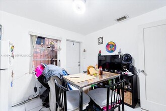 317 W 36th St in Hialeah, FL - Building Photo - Building Photo