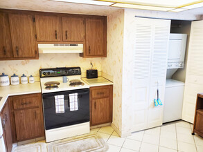 7688 NW 18th St in Margate, FL - Building Photo - Building Photo