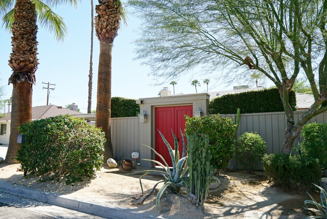3861 E Camino San Miguel in Palm Springs, CA - Building Photo