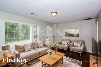 1367 Blanche Dr SE in Marietta, GA - Foto de edificio - Building Photo