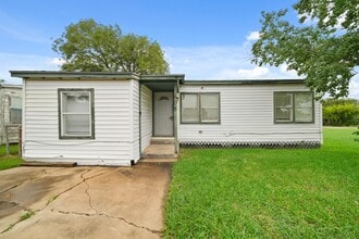 606 W 7th St in Freeport, TX - Foto de edificio - Building Photo