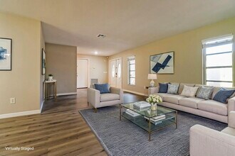 2859 60th Ave S in St. Petersburg, FL - Foto de edificio - Building Photo