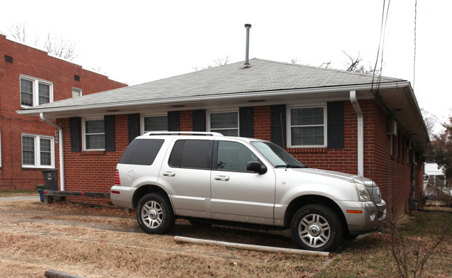 409 N Spring St in Greensboro, NC - Foto de edificio - Building Photo