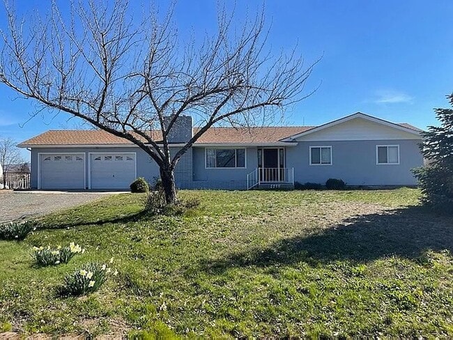 1715 Hull Rd in Medford, OR - Building Photo - Building Photo