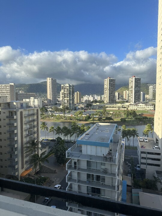 2215 Aloha Dr, Unit #1401 in Honolulu, HI - Building Photo