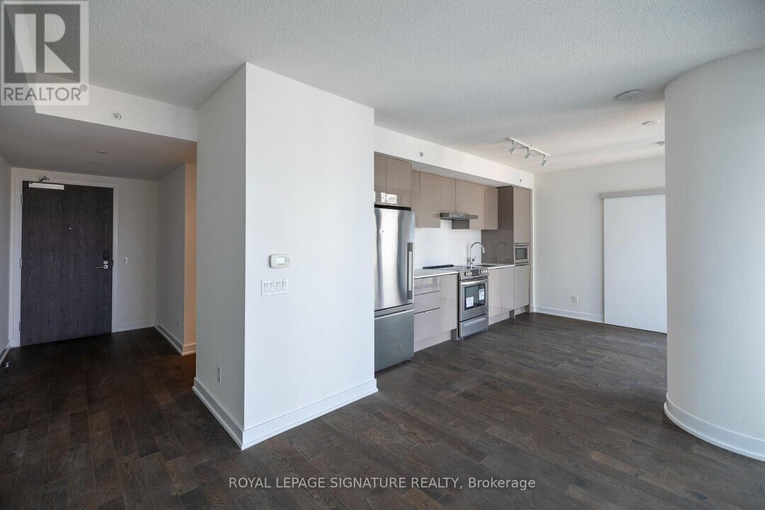 25-1425 Richmond St E in Toronto, ON - Building Photo