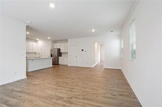 6072 Knickerbocker St in Mableton, GA - Building Photo - Building Photo