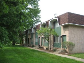 Tallmadge Towne Apartments in Tallmadge, OH - Building Photo - Building Photo