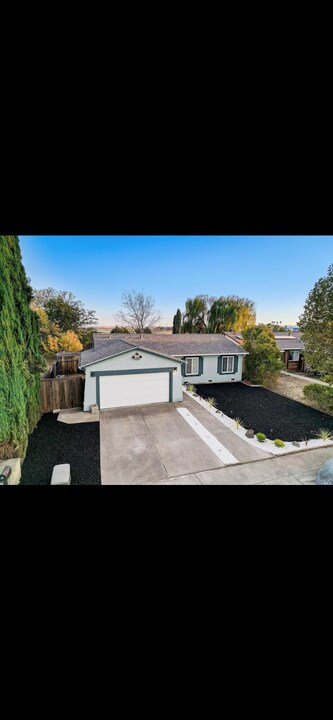 89 Chipman Ln, Unit Room 1 in Suisun City, CA - Building Photo