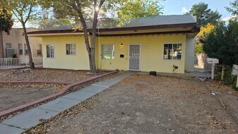 44655 Fig Ave, Unit Front Unit in Lancaster, CA - Building Photo