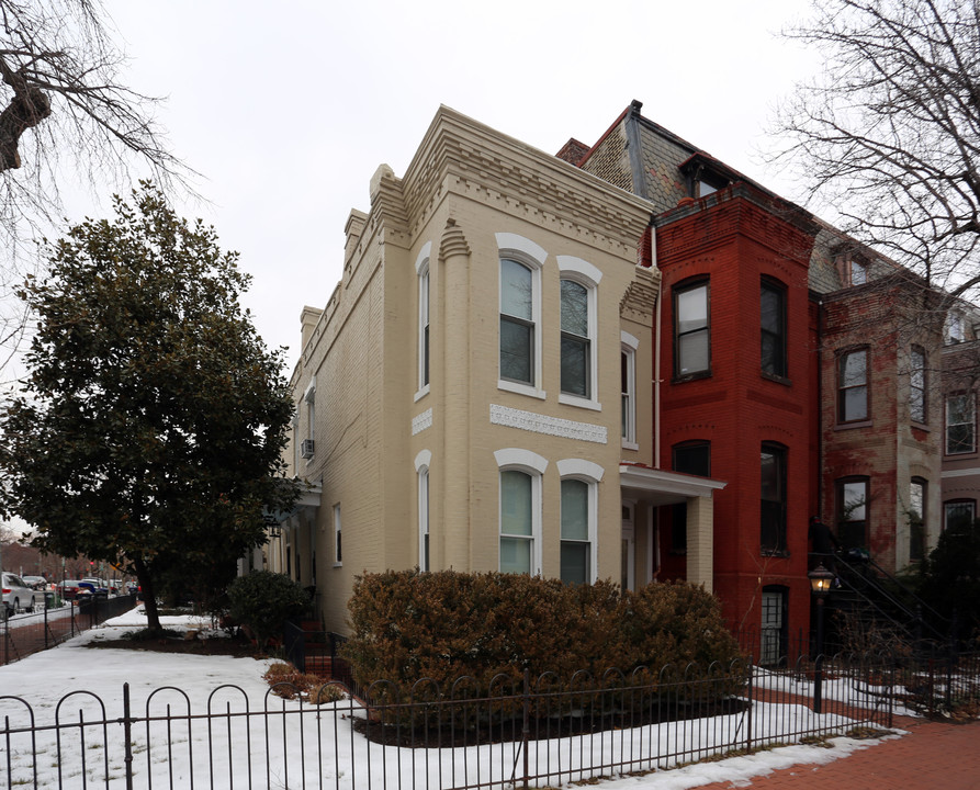 500 Constitution Ave NE in Washington, DC - Foto de edificio