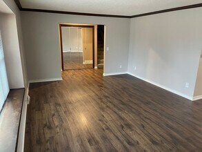 9500 Valdez Dr in Urbandale, IA - Building Photo - Building Photo