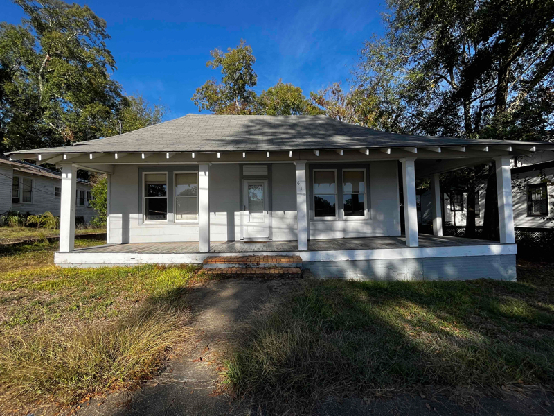 610 Minnesota Ave in Mccomb, MS - Building Photo