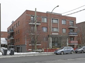 4820 de la Côte-Sainte-Catherine in Montréal, QC - Building Photo