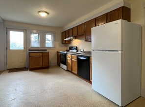 14 Columbia St, Unit 4 in Augusta, ME - Building Photo - Building Photo