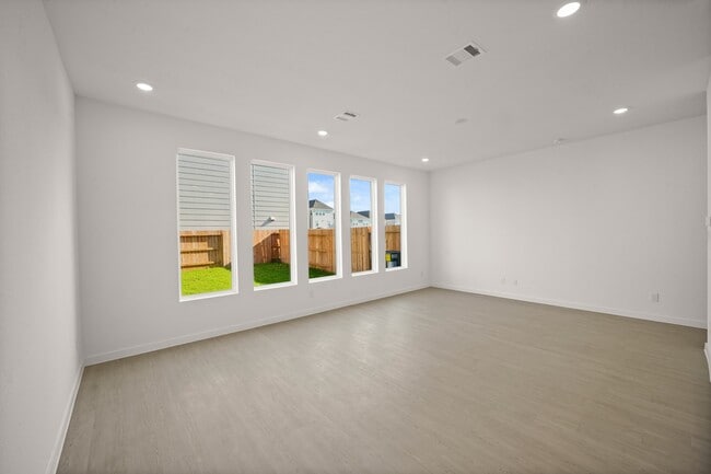property at 2207 Diagonal Ln