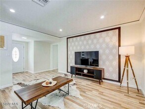 15931 Tuba St in Los Angeles, CA - Building Photo - Building Photo