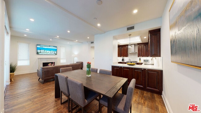 property at 907 S Shenandoah St