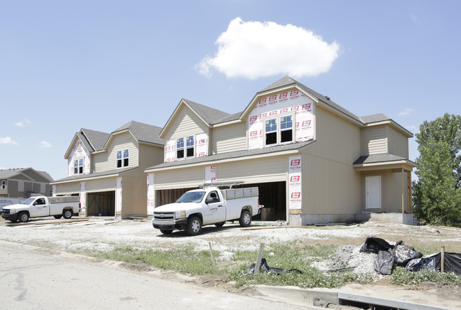 Townhomes at the Reserve Phase II in Lenexa, KS - Building Photo - Building Photo