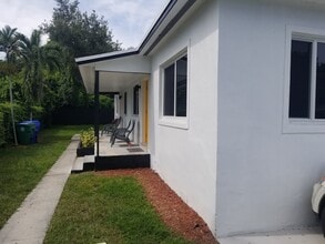 277 NW 75th St in Miami, FL - Building Photo - Building Photo