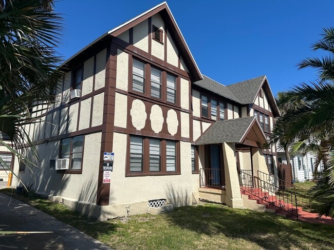 919 N Grandview Ave, Unit 5 in Daytona Beach, FL - Foto de edificio - Building Photo