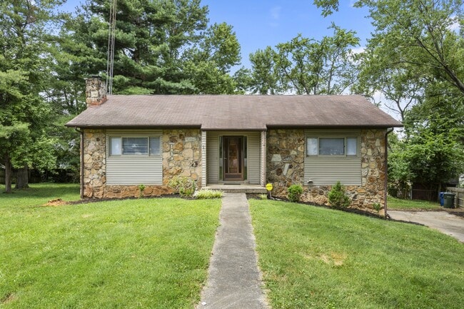 property at 2025 Langhorne Dr